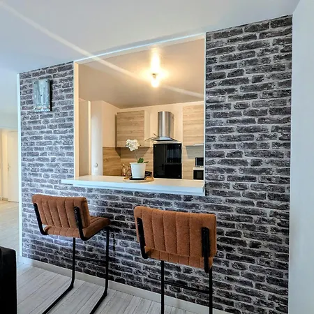 Comfortable Apart With Bar In Paris Apartamento Saint-Denis-en-Margeride