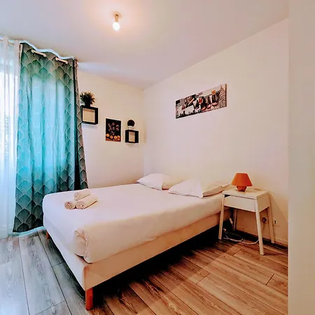 Apartamento Comfortable Apart With Bar In Paris Saint-Denis-en-Margeride
