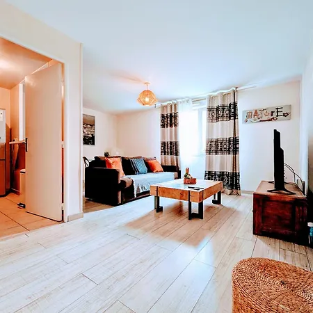 Comfortable Apart With Bar In Paris *