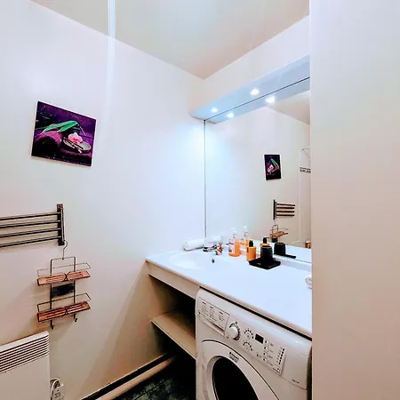Comfortable Apart With Bar In Paris