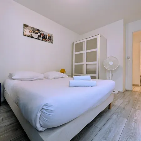 Apartamento Comfortable Apart With Bar In Paris