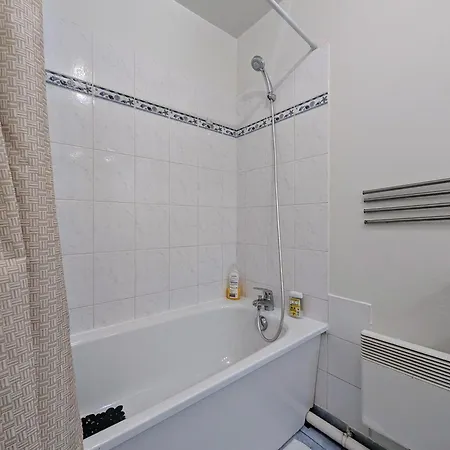 Apartamento Comfortable Apart With Bar In Paris Saint-Denis-en-Margeride