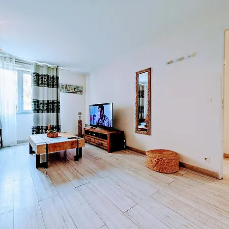 Apartamento Comfortable Apart With Bar In Paris